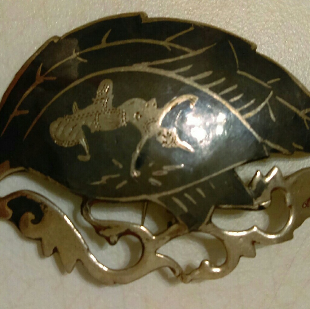 Vintage 1930s Broach